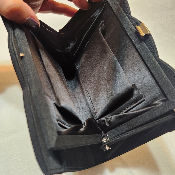 Black formal purse with a scalloped design - Picture 8 of 9